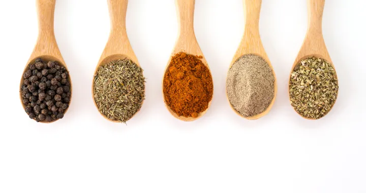 Začini kao &scaron;tit od virusa i prehlade/Free Pik