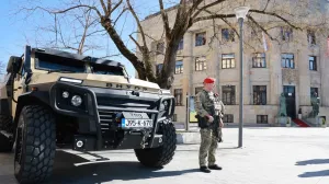 Vihor, oklopnjak, Palata predsjednika RS-a, SAJ, Crvene beretke, Milorad Dodik, straža/Siniša Pašalić