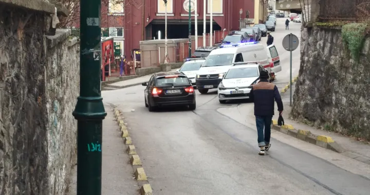 Policija i Hitna pomoć na mjestu događaja/A. Ka./Oslobođenje/A. Ka. 