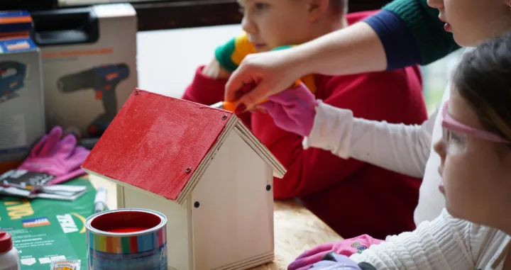 U okviru Polarnog muzeja Djeda Mraza, jedinstvenog prazničnog projekta koji realizira Oslobođenje, a koji je smje&scaron;ten u prostoru Historijskog muzeja Bosne i Hercegovine, održana je kreativno-edukativna radionica "Tvojih ruku djelo", realizirana u saradnji s partnerima ZEKA/
