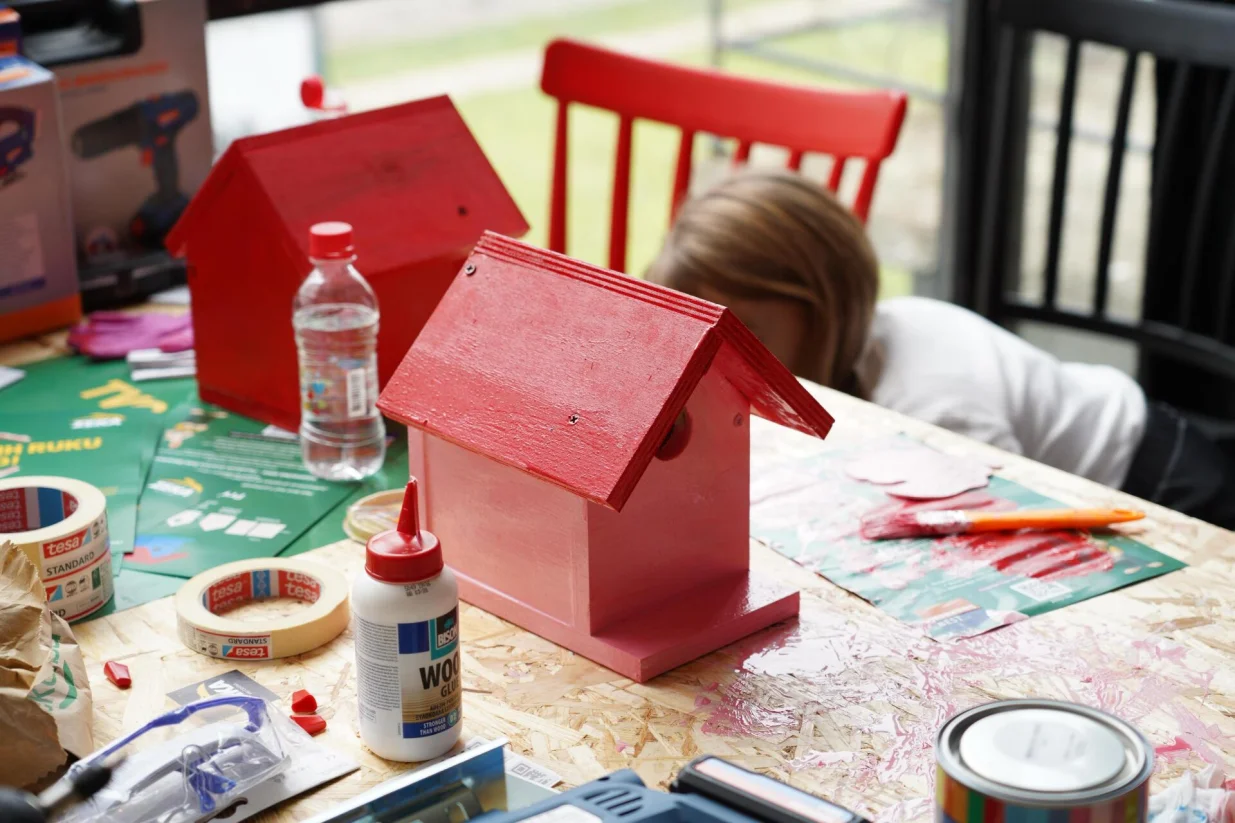 U okviru Polarnog muzeja Djeda Mraza, jedinstvenog prazničnog projekta koji realizira Oslobođenje, a koji je smje&scaron;ten u prostoru Historijskog muzeja Bosne i Hercegovine, održana je kreativno-edukativna radionica "Tvojih ruku djelo", realizirana u saradnji s partnerima ZEKA/