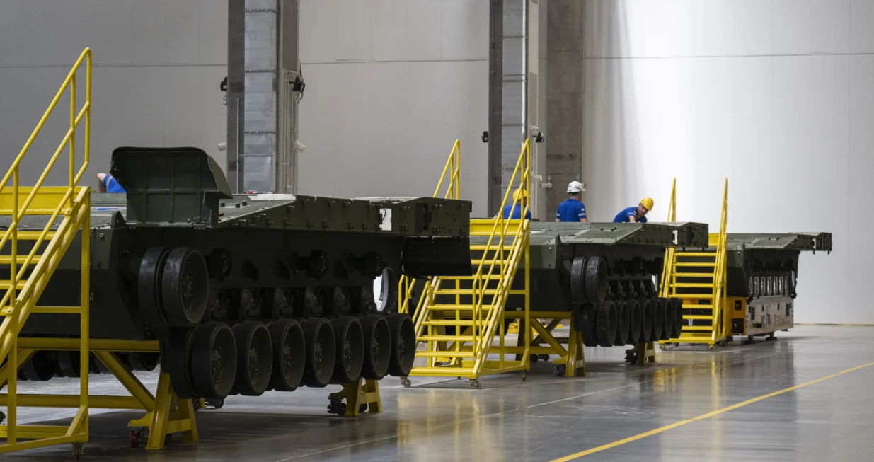 ANKARA, TURSKA - 4. SEPTEMBAR 2025.Novi borbeni tenk Turske pod nazivom "Altay" uЕЎao je masovnu proizvodnju u fabrici turskog proizvoД'aДЌa automobila BMC u Ankari.Opremljen modernim tehnologijama, "Altay" pokreД&Dagger;e BATU motor, koji je razvio BMC Power. (HГјseyin BardakcД&plusmn; - Anadolu Agency)/