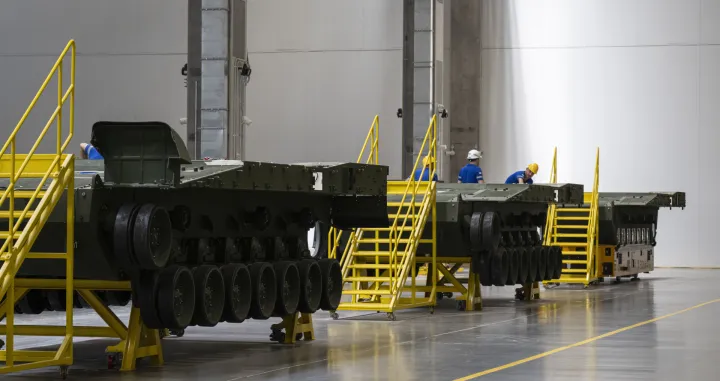 ANKARA, TURSKA - 4. SEPTEMBAR 2025.Novi borbeni tenk Turske pod nazivom "Altay" uЕЎao je masovnu proizvodnju u fabrici turskog proizvoД'aДЌa automobila BMC u Ankari.Opremljen modernim tehnologijama, "Altay" pokreД&Dagger;e BATU motor, koji je razvio BMC Power. (HГјseyin BardakcД&plusmn; - Anadolu Agency)/