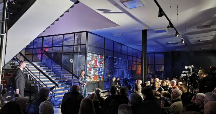 Dru&scaron;tvo na aparatima izložba/Nisad Selimović