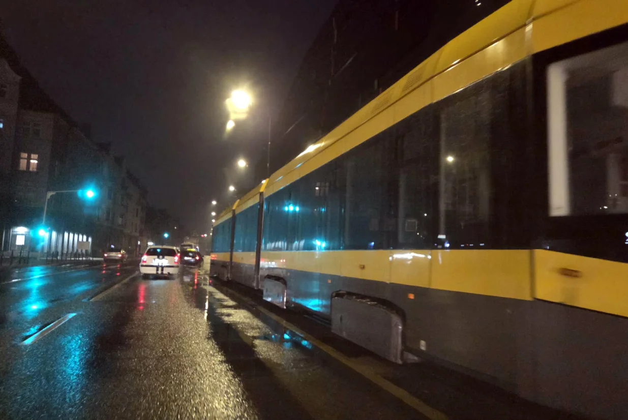 Tramvaji opet ne voze, tramvaji stoje, tramvajski saobraćaj ne radi/Lejla Sofradžija
