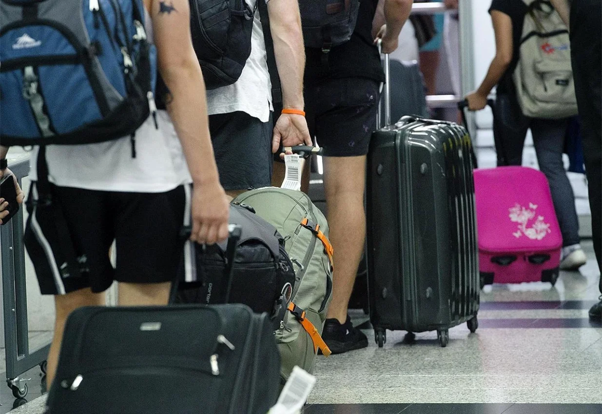 Odlazak iz bih ilustracija, koferi/