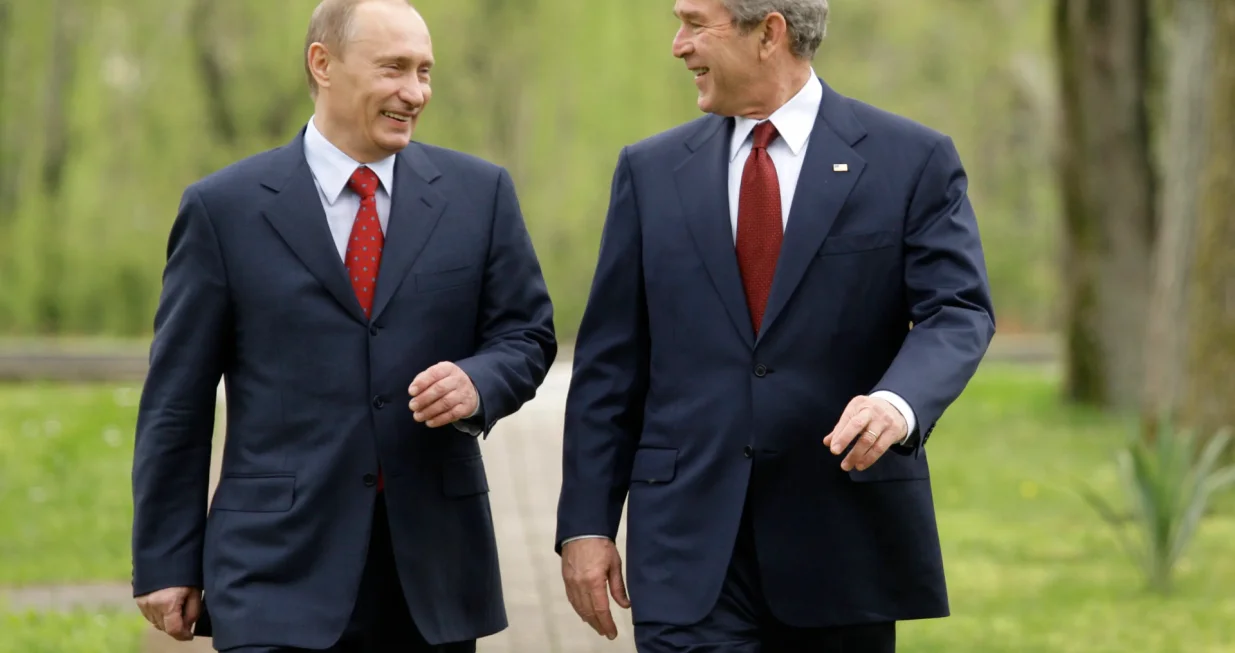 george bush, vladimir putin/