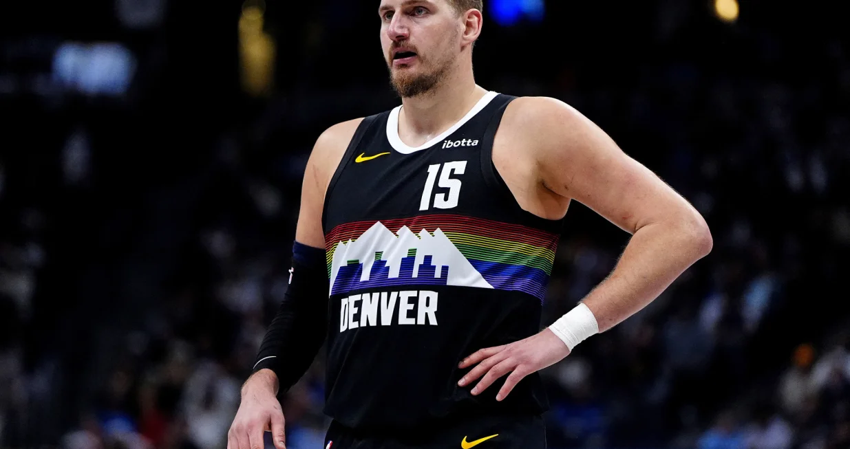 Dec 25, 2025; Denver, Colorado, USA; Denver Nuggets center Nikola Jokic (15) during the second half against the Minnesota Timberwolves at Ball Arena. Mandatory Credit: Ron Chenoy-Imagn Images/Foto: Ron Chenoy