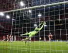epa08930592 Ajax Amsterdam goalkeeper Andre Onana in action during the Dutch Eredivisie soccer match between Ajax Amsterdam and PSV Eindhoven in Amsterdam, The Netherlands, 10 January 2021. EPA/MAURICE VAN STEEN/Foto: Maurice Van Steen
