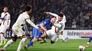 Soccer Football - Coupe de France - Round of 64 - Vendee Fontenay Foot v Paris St Germain - The Stade de la Beaujoire - Louis Fonteneau, Nantes, France - December 20, 2025 Vendee Fontenay Foot's Antonin Moisdon in action with Paris St Germain's Goncalo Ramos REUTERS/Stephane Mahe/Foto: Stephane Mahe