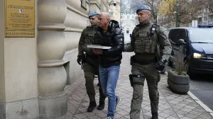 Muhamed Ajanović, dekan Stomatološkog fakulteta u Sarajevu, sprovođenje u Tužilaštvo KS/Fena