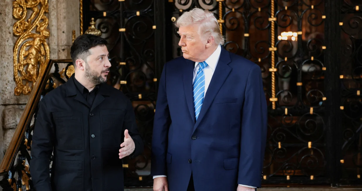 U.S. President Donald Trump greets Ukrainian President Volodymyr Zelenskiy as he arrives for meetings at Trump's Mar-a-Lago club in Palm Beach, Florida, U.S., December 28, 2025. REUTERS/Jonathan Ernst/Jonathan Ernst