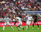 epa10184185 AC Milan's midfielder Sandro Tonali (top) in action during the UEFA Champions League group stage soccer match between AC Milan and GNK Dinamo Zagreb at Giuseppe Meazza Stadium in Milan, Italy, 14 September 2022. EPA/Roberto Bregani/Foto: Roberto Bregani