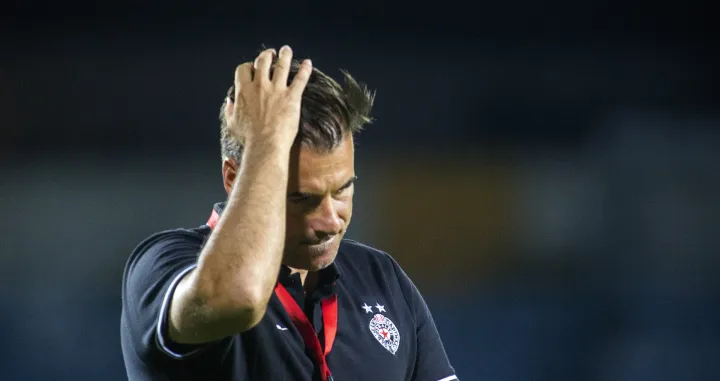 epa09421306 Partizan's head coach Aleksandar Stanojevic reacts during the UEFA Europa Conference League third qualifying round, first leg soccer match against Santa Clara held at Sao Miguel Stadium, in Ponta Delgada, Azores Island, Portugal, 19 August 2021. EPA/EDUARDO COSTA/Foto: Eduardo Costa