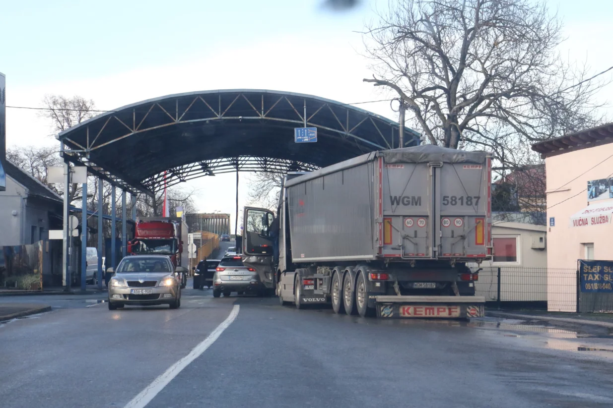Bosanska Krupa &scaron;engen granični prelaz/Didier Torche 