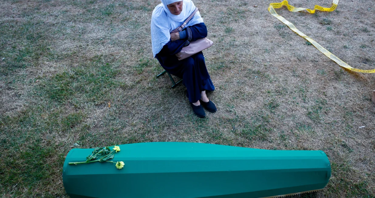 Izno&scaron;enje tabuta, Musala, fabrika akumulatora Potočari, Srebrenica, godi&scaron;njica genocida, genocid u Srebrenici, 30. godi&scaron;njica genocida, Memorijalni centar, tabuti/Damir Deljo