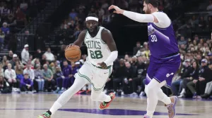 Dec 30, 2025; Salt Lake City, Utah, USA; Boston Celtics center Neemias Queta (88) drives against Utah Jazz center Jusuf Nurkic (30) during the first half at Delta Center. Mandatory Credit: Rob Gray-Imagn Images/Foto: Rob Gray