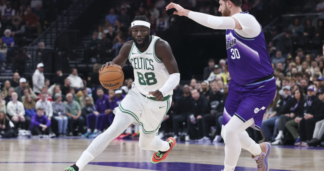 Dec 30, 2025; Salt Lake City, Utah, USA; Boston Celtics center Neemias Queta (88) drives against Utah Jazz center Jusuf Nurkic (30) during the first half at Delta Center. Mandatory Credit: Rob Gray-Imagn Images/Foto: Rob Gray
