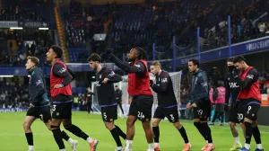 Soccer Football - Premier League - Chelsea v AFC Bournemouth - Stamford Bridge, London, Britain - December 30, 2025 AFC Bournemouth's Antoine Semenyo with teammates during the warm up before the match Action Images via Reuters/Andrew Boyers EDITORIAL USE ONLY. NO USE WITH UNAUTHORIZED AUDIO, VIDEO, DATA, FIXTURE LISTS, CLUB/LEAGUE LOGOS OR 'LIVE' SERVICES. ONLINE IN-MATCH USE LIMITED TO 120 IMAGES, NO VIDEO EMULATION. NO USE IN BETTING, GAMES OR SINGLE CLUB/LEAGUE/PLAYER PUBLICATIONS. PLEASE CONTACT YOUR ACCOUNT REPRESENTATIVE FOR FURTHER DETAILS../Foto: Andrew Boyers