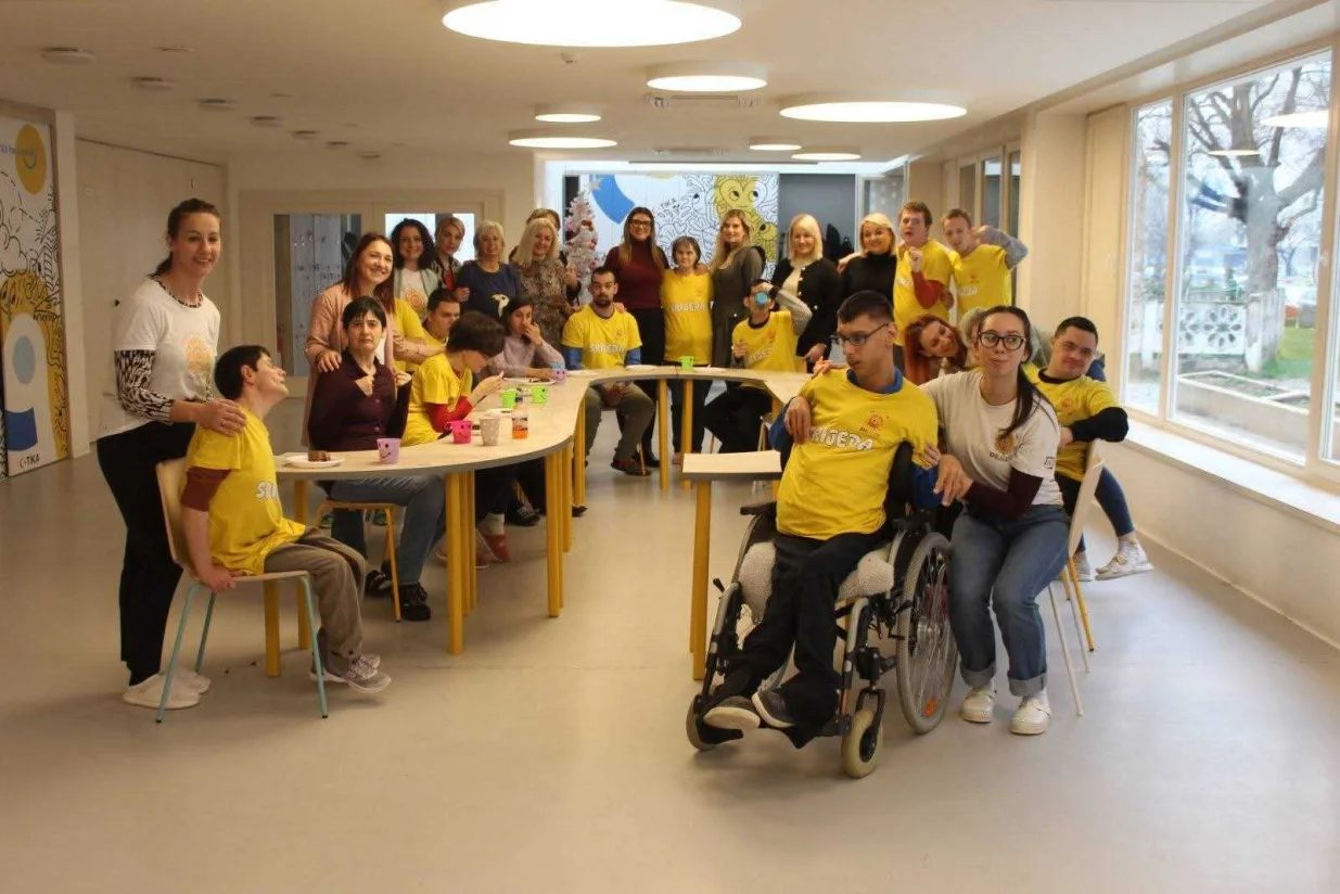 Photo by: Dajte nam &scaron;ansu. naslov teksta:   Polarni muzej Djeda Mraza: Kada praznici dobiju dublji smisao/