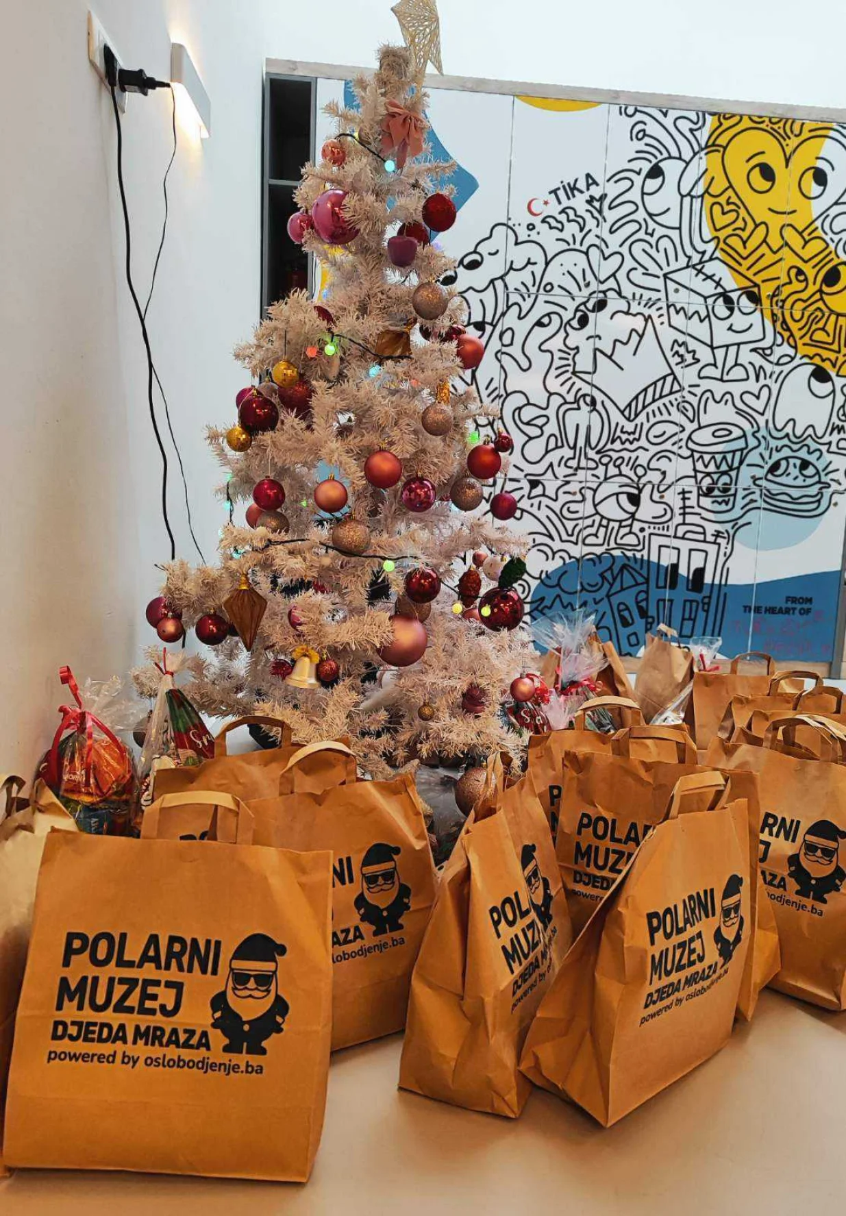 Photo by: Dajte nam &scaron;ansu. naslov teksta:   Polarni muzej Djeda Mraza: Kada praznici dobiju dublji smisao/