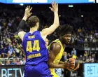 epa08270535 Barcelona's Ante Tomic (L) in action against Berlin's Landry Nnoko (R) during the Euroleague basketball match between Alba Berlin and FC Barcelona in Berlin, Germany, 04 March 2020. EPA/OMER MESSINGER/Foto: Omer Messinger