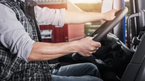 vozač kamiona, kamion, vozači/Freepik