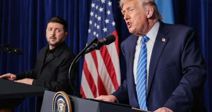 U.S. President Donald Trump and Ukrainian President Volodymyr Zelenskiy hold a press conference after their lunch meeting at Trump's Mar-a-Lago club, in Palm Beach, Florida, U.S., December 28, 2025. REUTERS/Jonathan Ernst/Jonathan Ernst