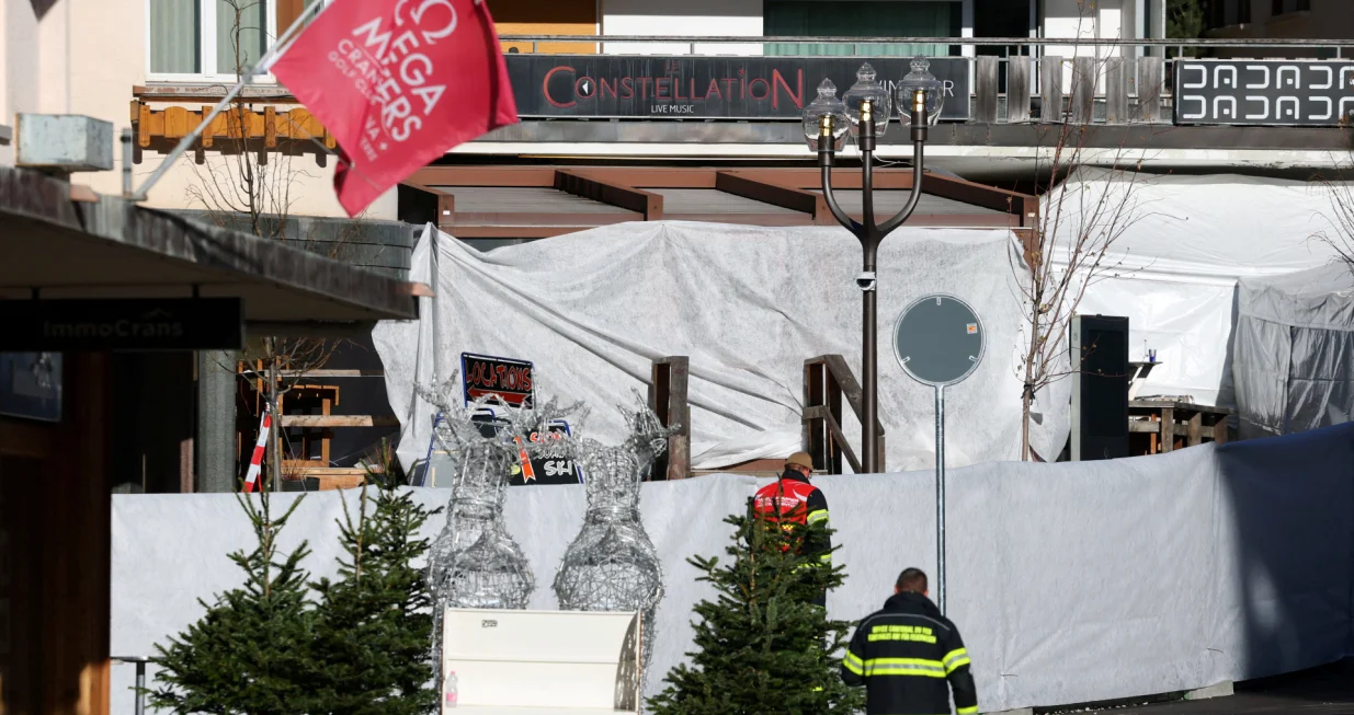 Emergency personnel work at the site of an explosion and fire at the "Le Constellation" bar, where several people died and others were injured after an explosion tore through a crowded New Year's Eve party, according to Swiss police, in the upscale ski resort of Crans-Montana in southwestern Switzerland, January 1, 2026. REUTERS/Denis Balibouse  TPX IMAGES OF THE DAY/Denis Balibouse