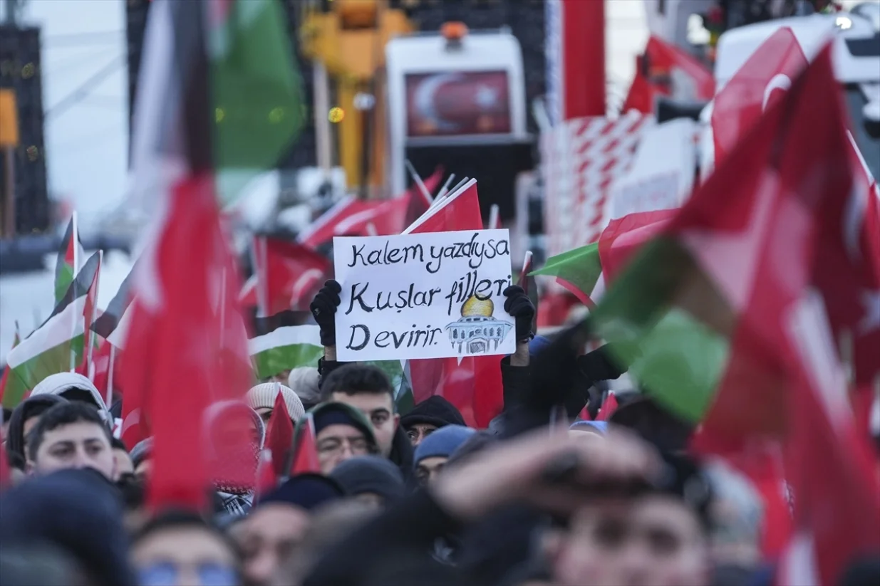 Pola miliona ljudi na ulicama/Anadolija/