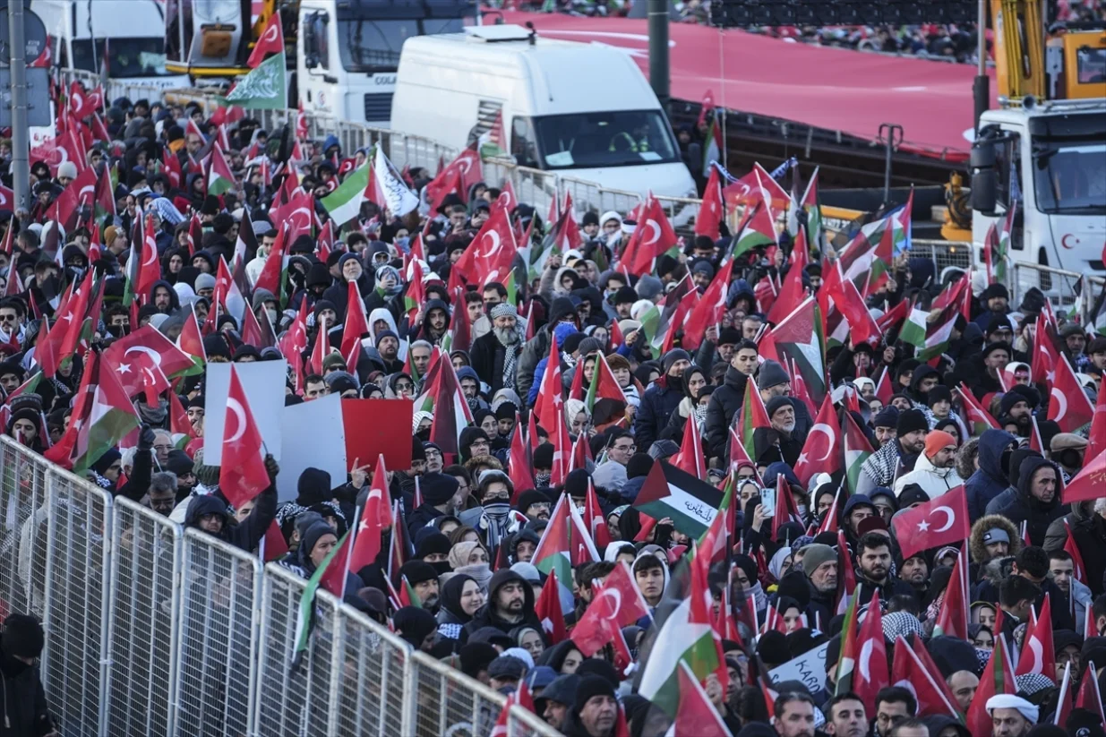 Pola miliona ljudi na ulicama/Anadolija/