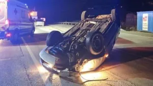 Vozilo završilo na krovu/feuerwehr-lermoos.at//