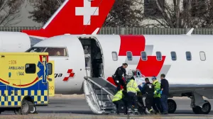 Medical staff and airport personnel load a casualty onto a Swiss Air-Ambulance plane at Sion Airport following a fire and an explosion at the "Le Constellation" bar, during a New Year's Eve party in the upscale ski resort of Crans-Montana in southwestern Switzerland, in Sion, Switzerland, January 2, 2026. REUTERS/Lisa Leutner/Lisa Leutner
