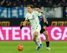 Soccer Football - Serie A - Atalanta v Inter Milan - Gewiss Stadium, Bergamo, Italy - December 28, 2025 Inter Milan's Nicolo Barella in action with Atalanta's Sead Kolasinac REUTERS/Ciro De Luca/Foto: Ciro De Luca
