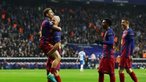 Soccer Football - LaLiga - Espanyol v FC Barcelona - RCDE Stadium, Cornella de Llobregat, Spain - January 3, 2026 FC Barcelona's Dani Olmo celebrates scoring their second goal with teammates REUTERS/Albert Gea/Foto: Albert Gea