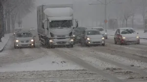 Snjeg šetnja saobračaj ilustracije zima/Senad Gubelić