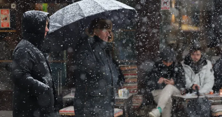 Snjeg &scaron;etnja saobračaj ilustracije zima/Senad Gubelić