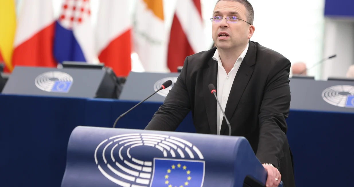 EP Plenary session - Protecting bees: advancing the EU's New Deal for Pollinators/Fred Marvaux