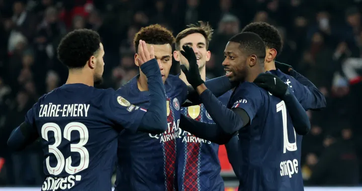 Soccer Football - Ligue 1 - Paris St Germain v Paris FC - Parc des Princes, Paris, France - January 4, 2026 Paris St Germain's Ousmane Dembele celebrates scoring their second goal with teammates REUTERS/Catherine Steenkeste/Foto: Catherine Steenkeste