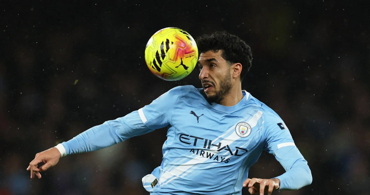 Soccer Football - Premier League - Manchester City v Sunderland - Etihad Stadium, Manchester, Britain - December 6, 2025 Manchester City's Omar Marmoush in action REUTERS/Phil Noble EDITORIAL USE ONLY. NO USE WITH UNAUTHORIZED AUDIO, VIDEO, DATA, FIXTURE LISTS, CLUB/LEAGUE LOGOS OR 'LIVE' SERVICES. ONLINE IN-MATCH USE LIMITED TO 120 IMAGES, NO VIDEO EMULATION. NO USE IN BETTING, GAMES OR SINGLE CLUB/LEAGUE/PLAYER PUBLICATIONS. PLEASE CONTACT YOUR ACCOUNT REPRESENTATIVE FOR FURTHER DETAILS../Foto: Phil Noble