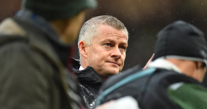 epa09567816 Manchester United manager Ole Gunnar Solskjaer looks on after the English Premier League soccer match between Manchester United and Manchester City in Manchester, Britain, 06 November 2021. EPA/PETER POWELL EDITORIAL USE ONLY. No use with unauthorized audio, video, data, fixture lists, club/league logos or 'live' services. Online in-match use limited to 120 images, no video emulation. No use in betting, games or single club/league/player publications/Foto: Peter Powell