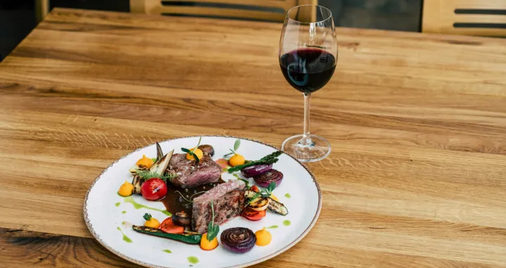 vino, hrana, ručak, jelo, zdravlje/Vera Davidova