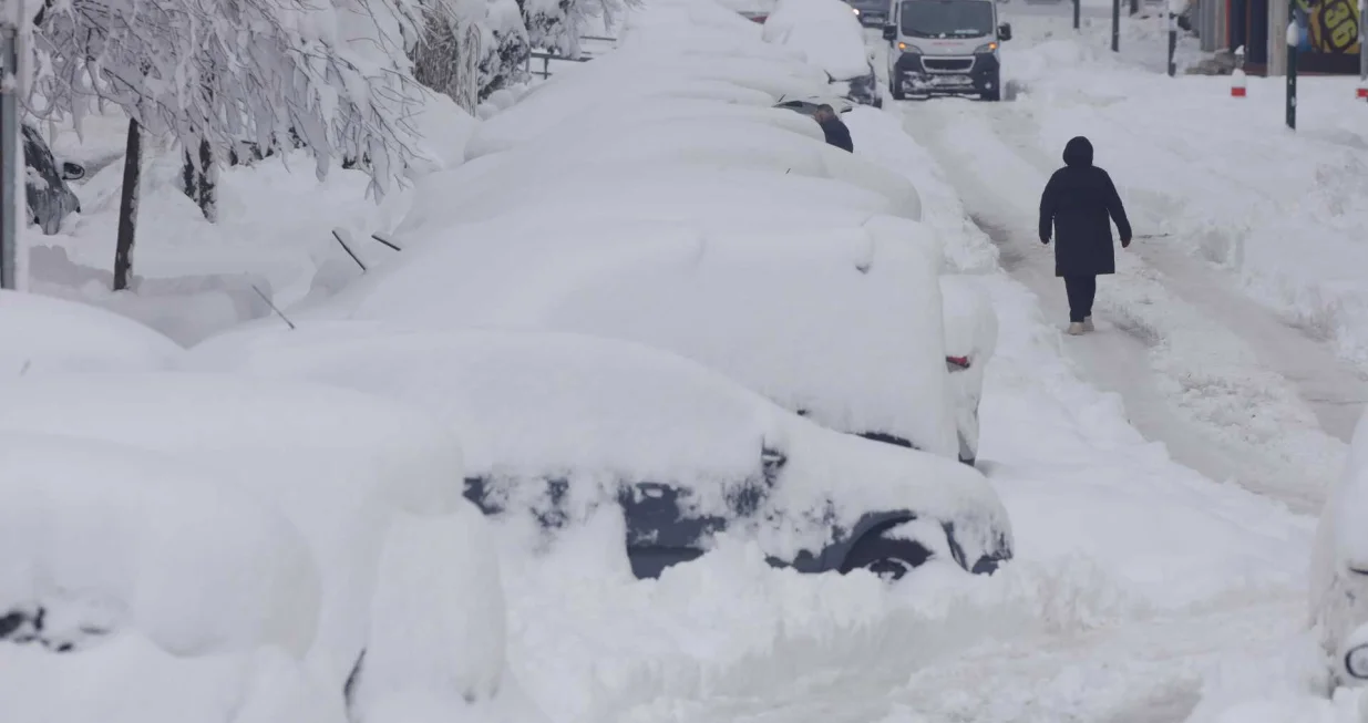snijeg, sarajevo, ulice, građani, či&scaron;ćenje, vrijeme/Senad Gubelić