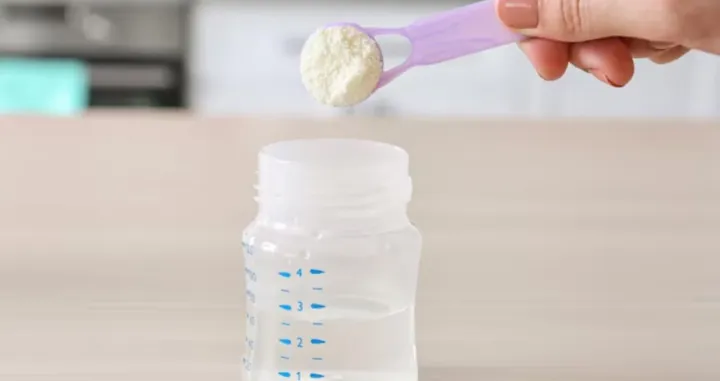 Formula za bebe/Ilustracija/Freepik