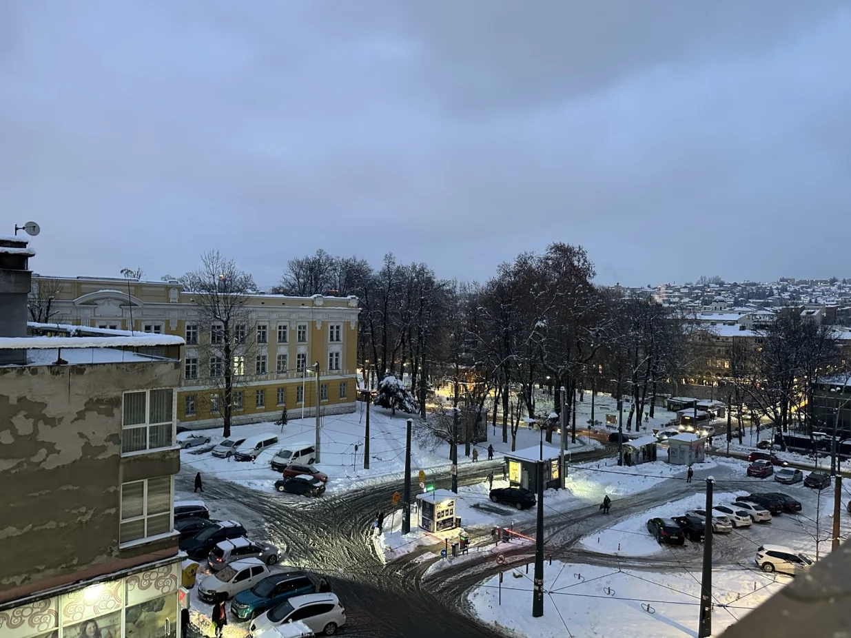 Prizor kroz prozor na&scaron;e redakcije/Oslobođenje