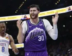 Jan 7, 2026; Oklahoma City, Oklahoma, USA; Utah Jazz center Jusuf Nurkić (30) reacts after a call against him during the second half against the Oklahoma City Thunder at Paycom Center. Mandatory Credit: Alonzo Adams-Imagn Images/Foto: Alonzo Adams
