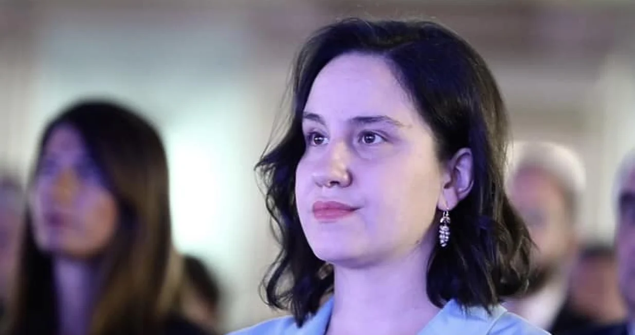 Benjamina Karić ozbiljna/