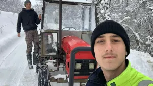 Almedin i Nikola u akciji pomaganja komšijama/Društvene Mreže