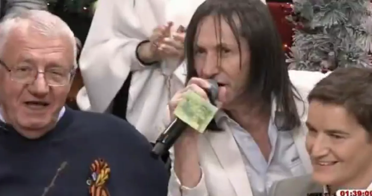 Dragan A&scaron;anin (u sredini) osuđen je za ubistvo pjevačice 1992. godine/