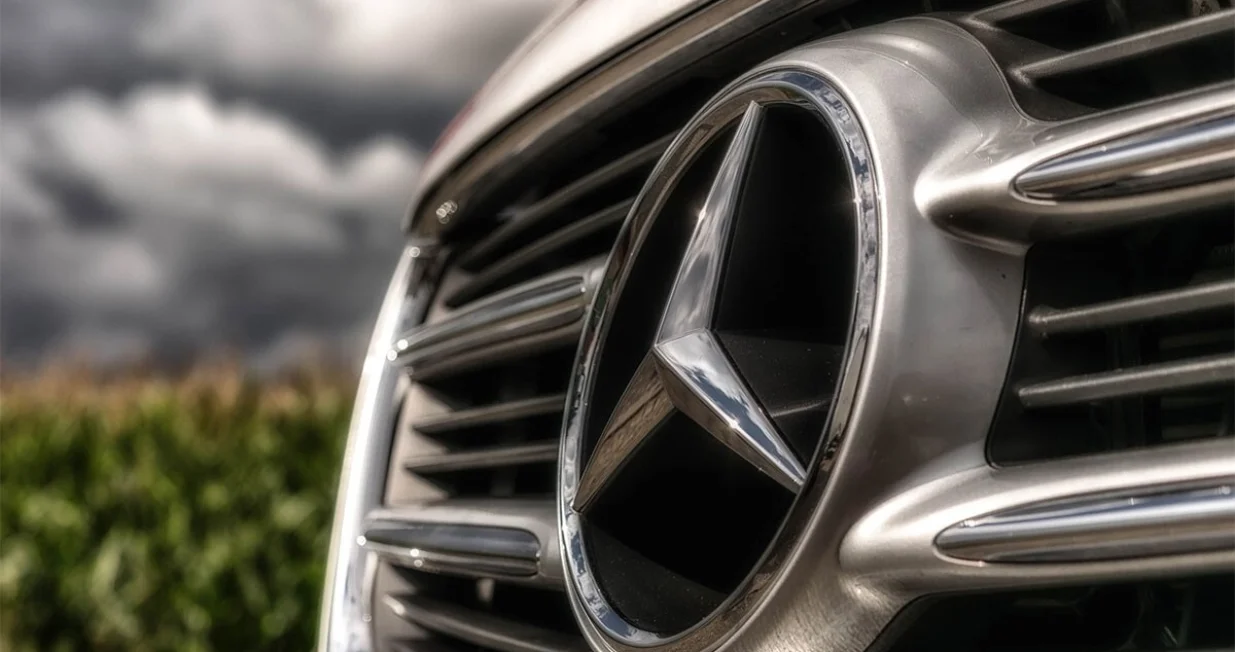 Mercedes logo/